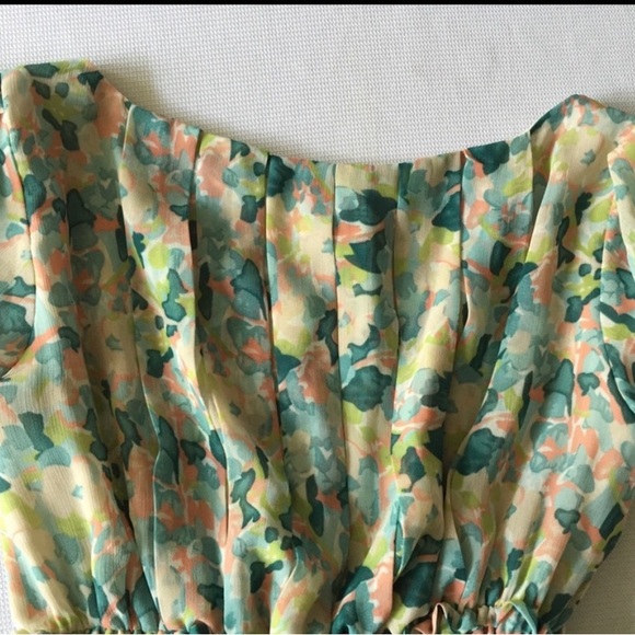 Studio M Short Puff Sleeve Floral Peplum Top Size Medium - Picture 8 of 9